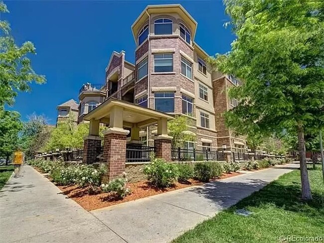 Stunning Penthouse Unit in Cap Hill! - Stunning Penthouse Unit in Cap Hill!