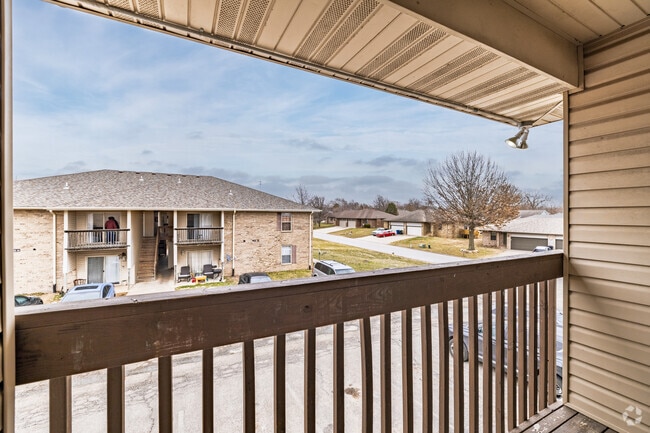 2BR, 2BA - 1,095SF - Patio View