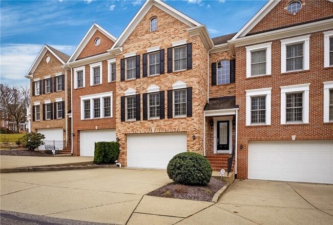 Photo - 402 Georgetowne Ct