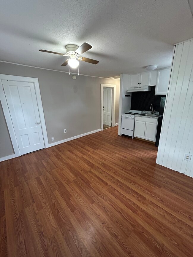 Building Photo - 72 Willetts Ave Unit 2