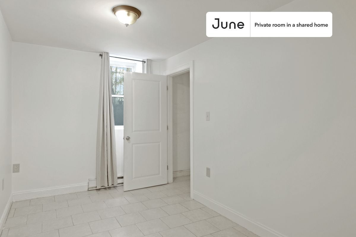 Private bedroom in 4 bed/2 bath Home - Private bedroom in 4 bed/2 bath Home