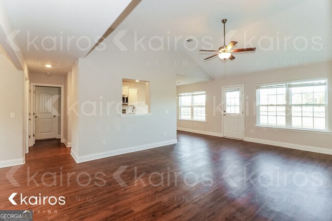 Photo - 220 Western Red Cedar Dr