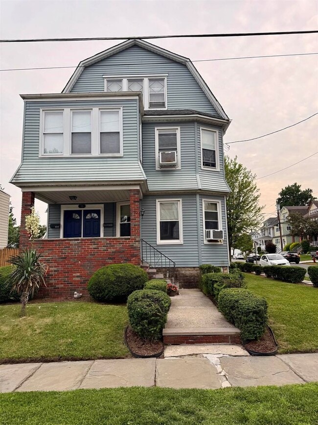 Building Photo - 70 Bennett Ave Unit 70 Rental