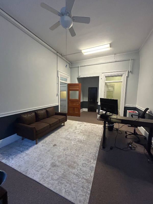 Building Photo - 417 Main St