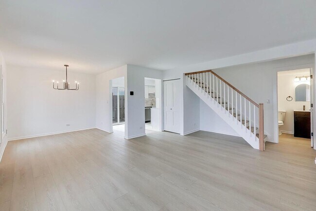 Photo - 1834 Jamestown Cir