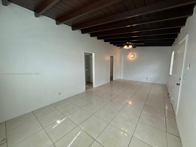 Photo - 381 NW 16th St