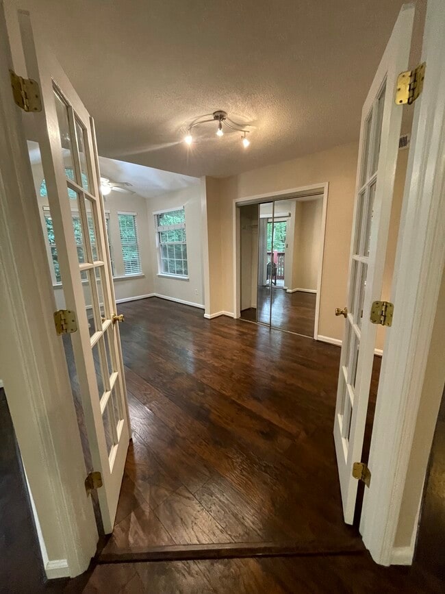 Building Photo - 909 Wentworth Ct Unit 909 Rental