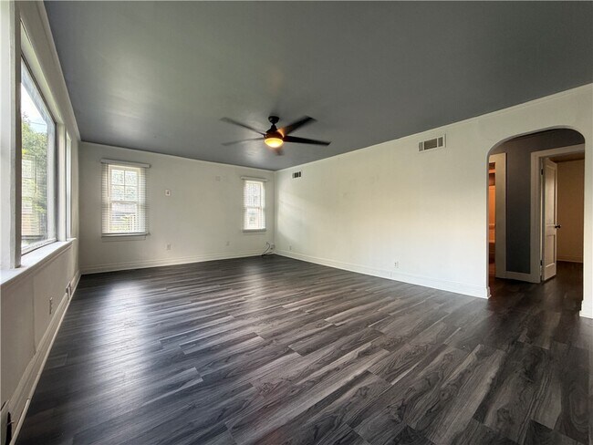 Photo - 1095 S Ray Ave