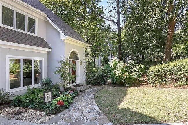 Photo - 930 Manchester Pl NW