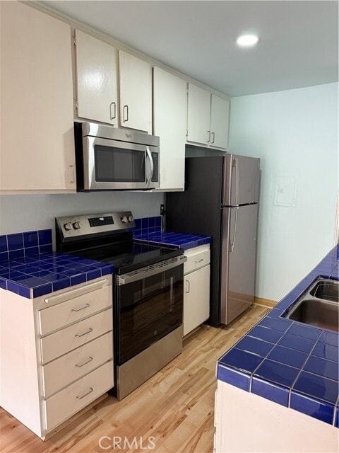 5460 White Oak Ave Unit G309