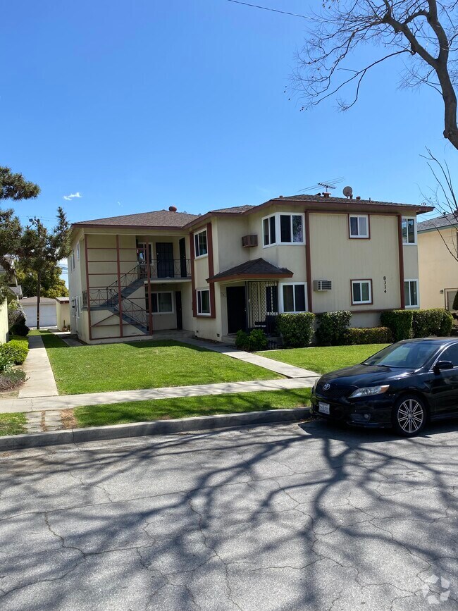 Building Photo - 8314 Sargent Ave Unit D Rental