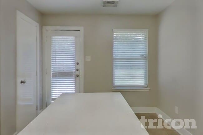 18167 Woodsdale Ct