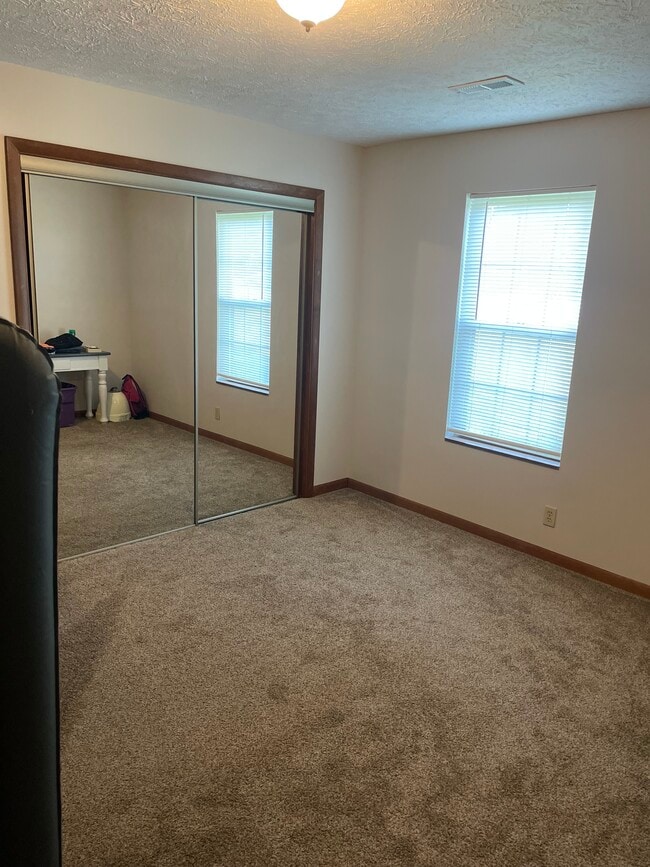 Dormitorio 2 - 1055 W 10th St Unidad 1055