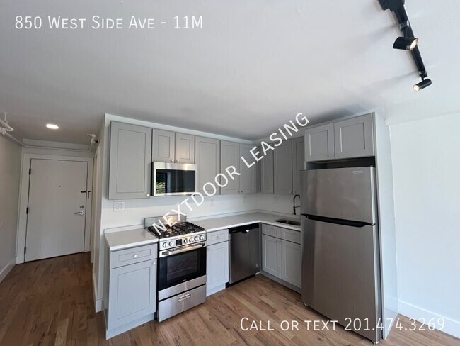 Building Photo - 850 West Side Ave Unit 11M