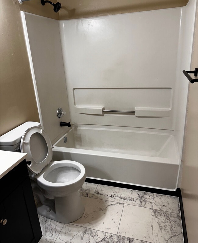 Photo - Room in Apartment on University Ct