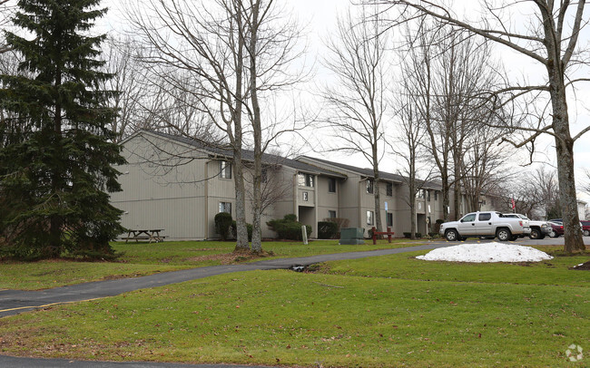 Deerfield Apartments - Deerfield Estates Apartments