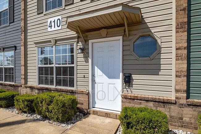 Photo - 410 SE J St Unit Apt B