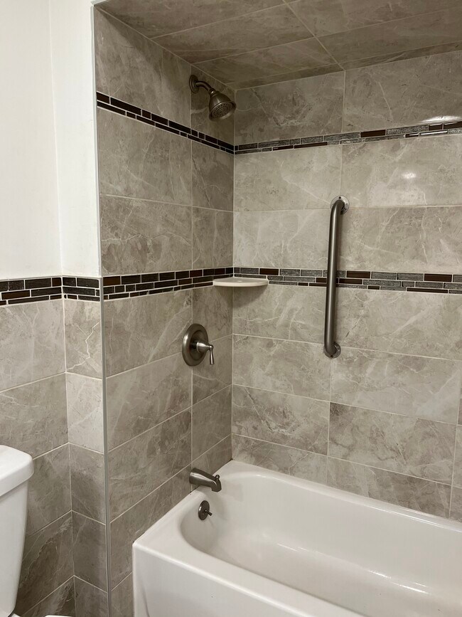 38 Meadow Green Cir Condo Unit D Condo for Rent in Manalapan, NJ