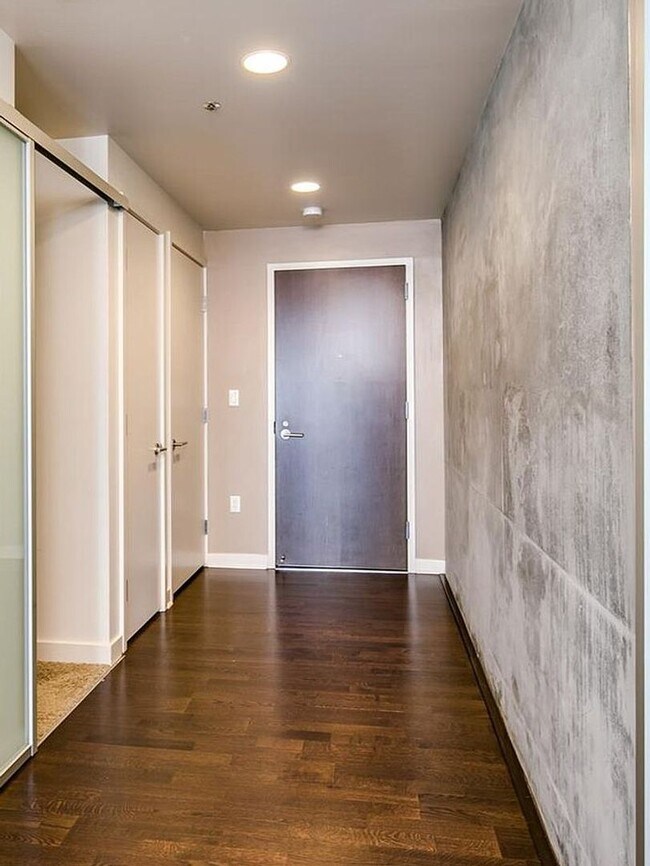 Photo - Incredible 2 Bedroom High Rise in Downtown... Unit 1010