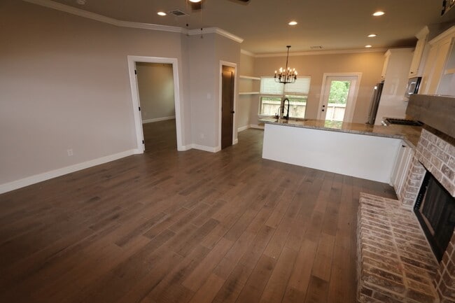 Photo - 150 Harbour Town Cir