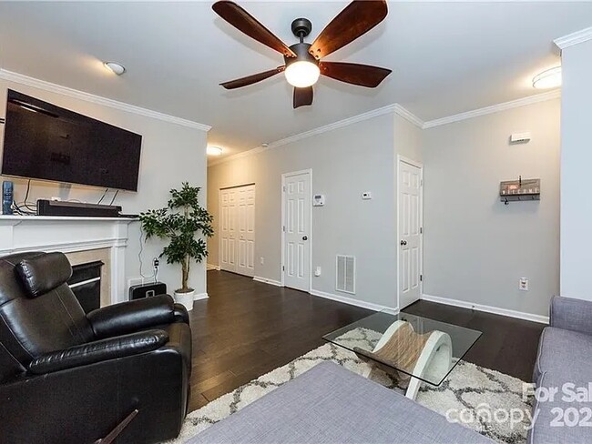 Photo - 1265 E Woodlawn Rd