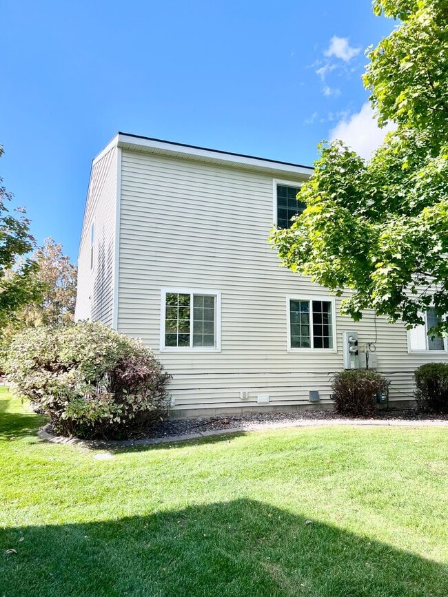 Photo - Townhome with 3 bedrooms and garage!