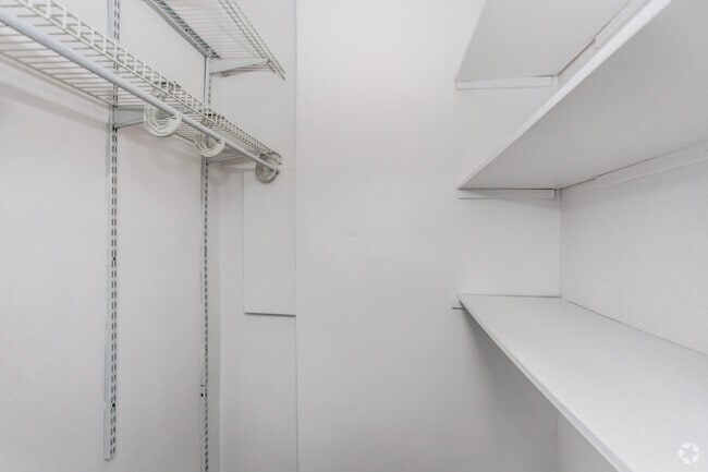 1BR, 1BA - 526-643 SF