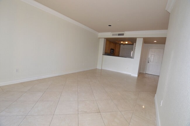 Building Photo - Meridian - UNFURNISHED 2Bdr/2Bath (Corner unit).