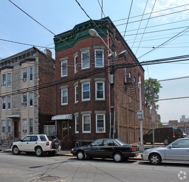 161 Chestnut St Apartments For Rent in Newark, NJ