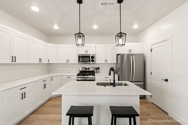 Photo - Female Only - Private Room with Shared Bathroom in a brand new Townhome - partly furnished & Util... Unit C