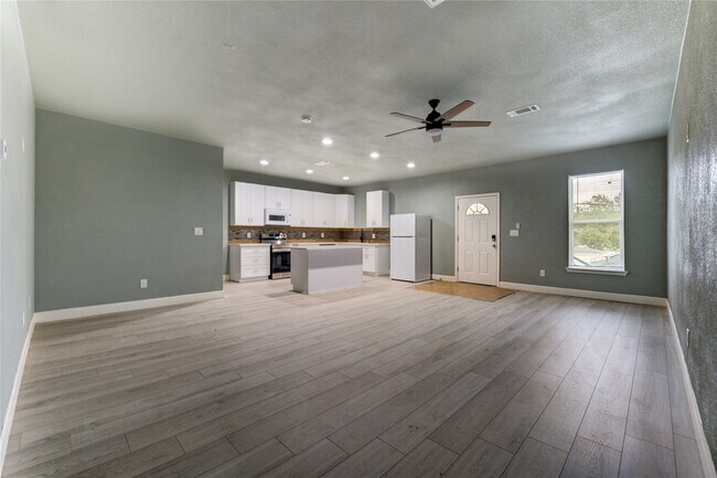 Photo - 4323 Continental Dr