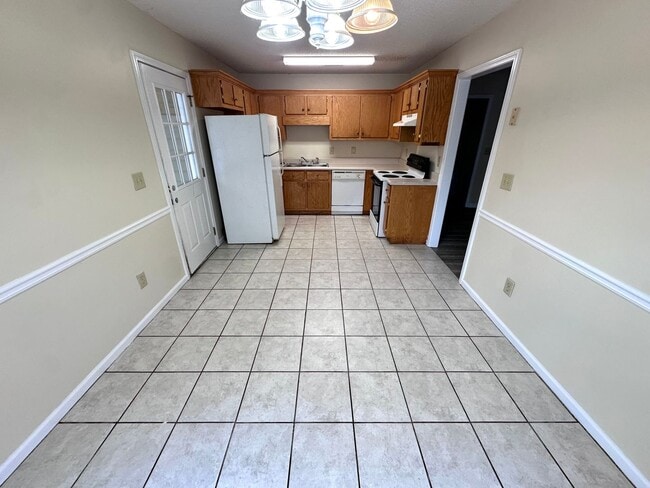 Photo - 346 Leafmore Rd SW Unit B