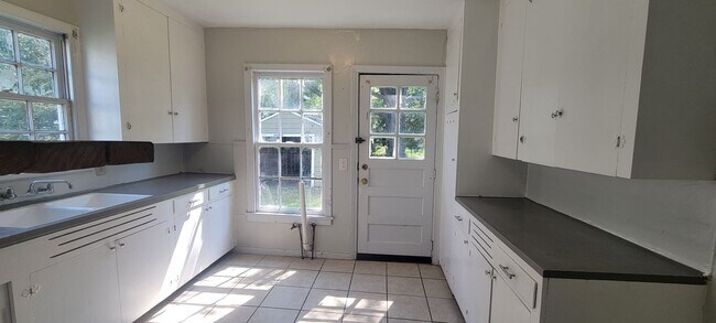 Photo - Adorable 2 bedroom/1 bath home!