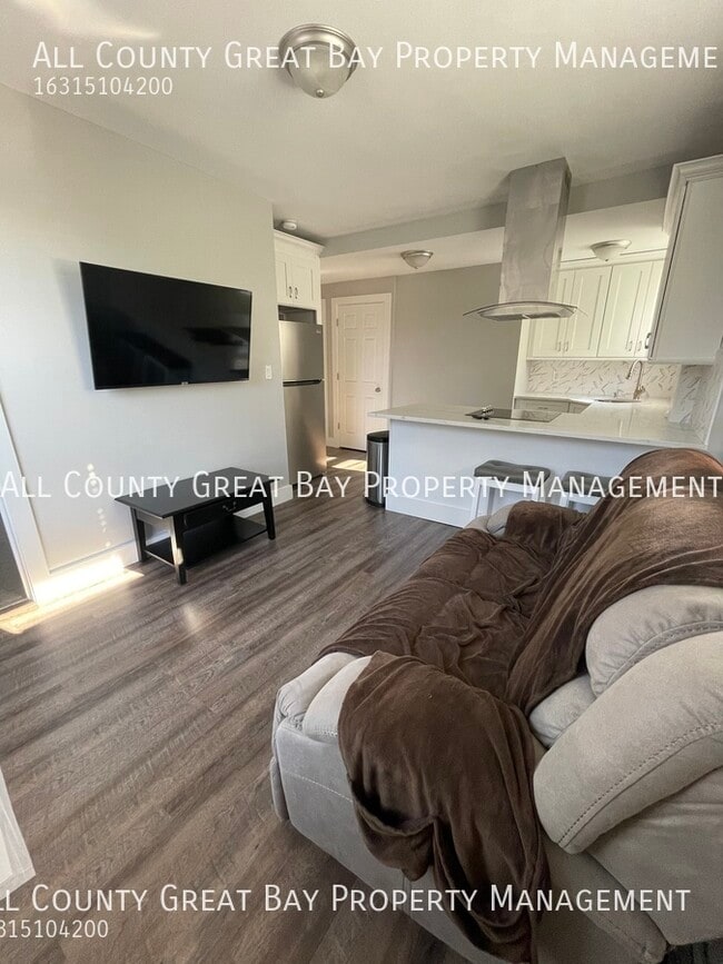 Photo - 184 E Main St