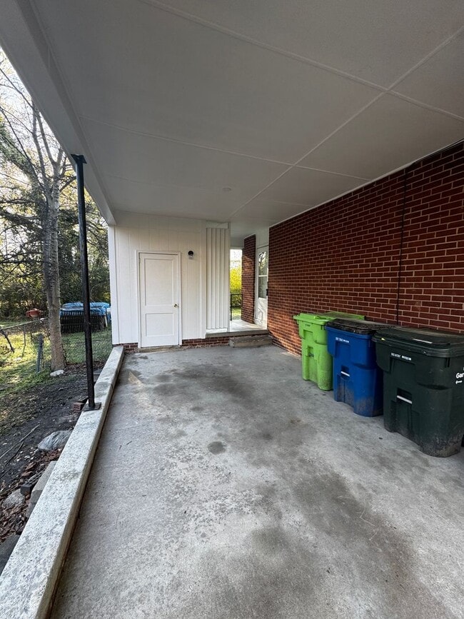 Building Photo - 3 Bedroom House in Worthdale Neighborhood of Raleigh