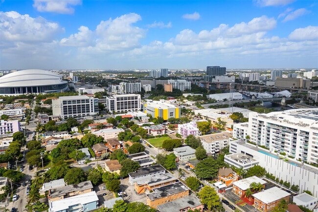 Building Photo - 1060 NW 7th St Unit 101 Rental