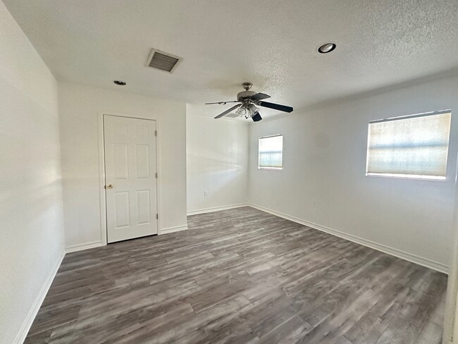 Photo - 5608 McKnight Dr