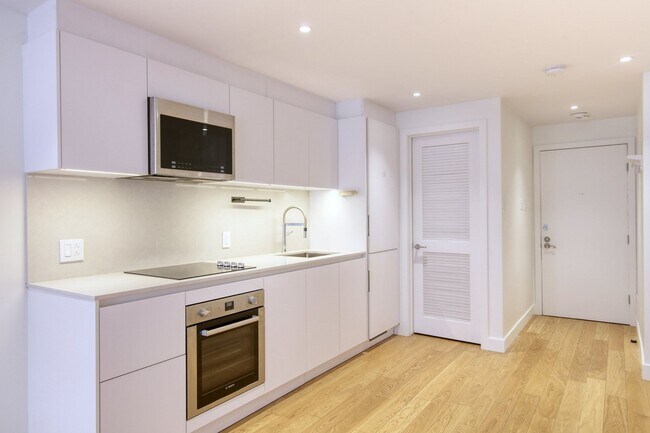 Photo - 4570-4590 Queen-Mary