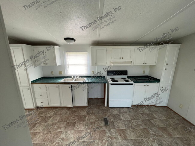 126 Hemlock Ln