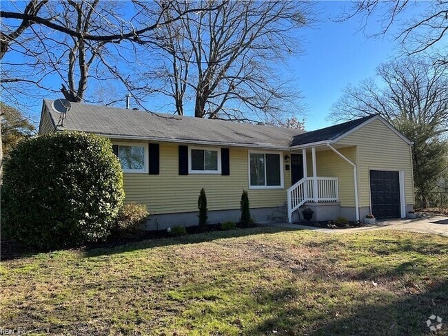 Building Photo - 1300 Pineview Ave Rental