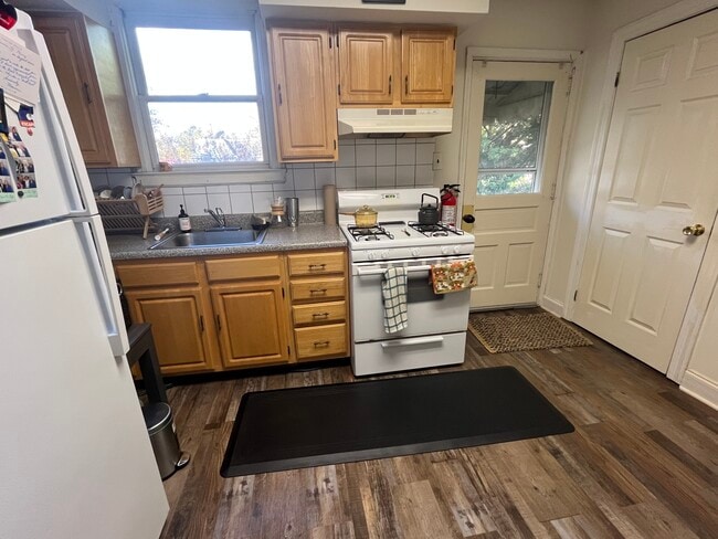 Photo - 411 7th St Unit B -2nd floor