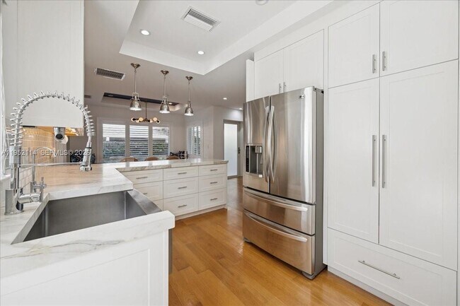 Photo - 2910 Calusa St