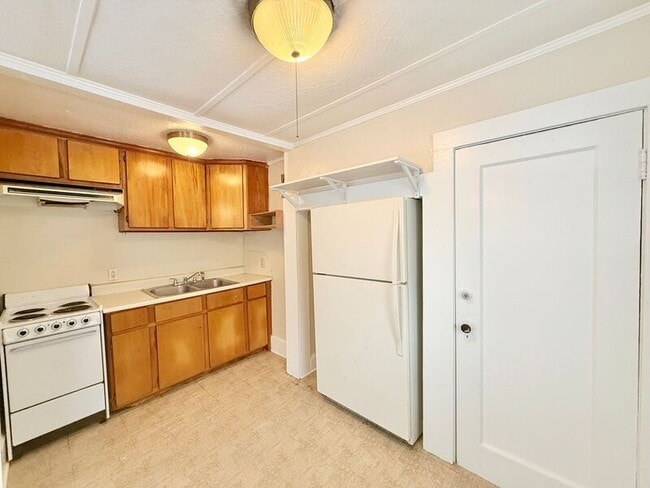 Photo - 1720 E La Rua St Unit B GLE