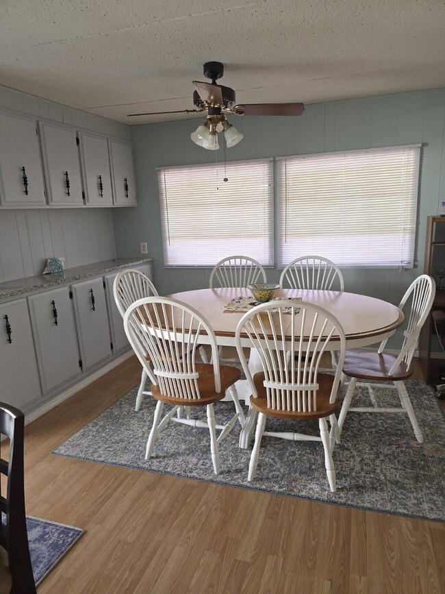 Photo - Completely furnished Mobile Home in Tarpon...