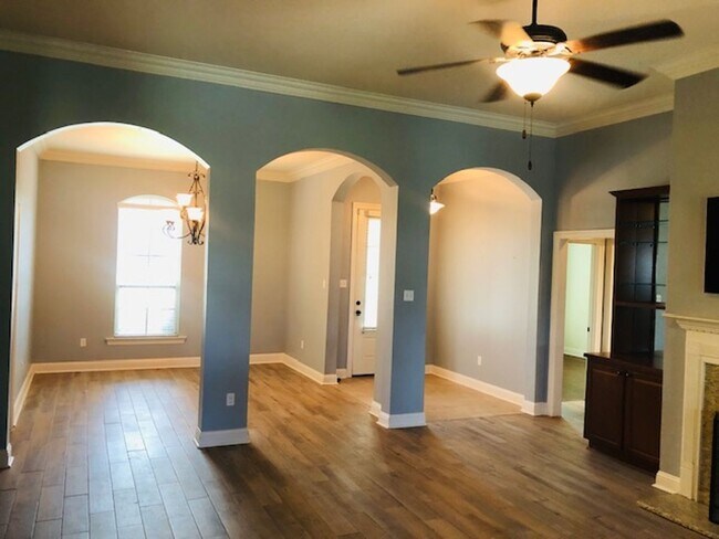 Photo - $250 OFF MOVE IN SPECIAL-TURTLE CREEK-GATED-BENTON-BEAUTIFUL HOME-NEAR CYPRESS BLACK BAYOU