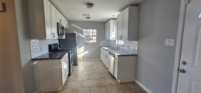 Photo - 2914 Staples St