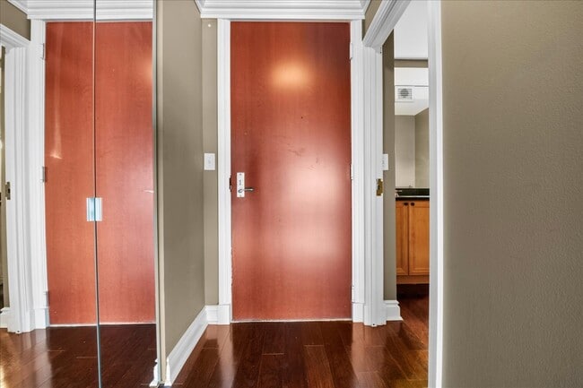 Building Photo - 300 Riverfront Dr Unit 26J