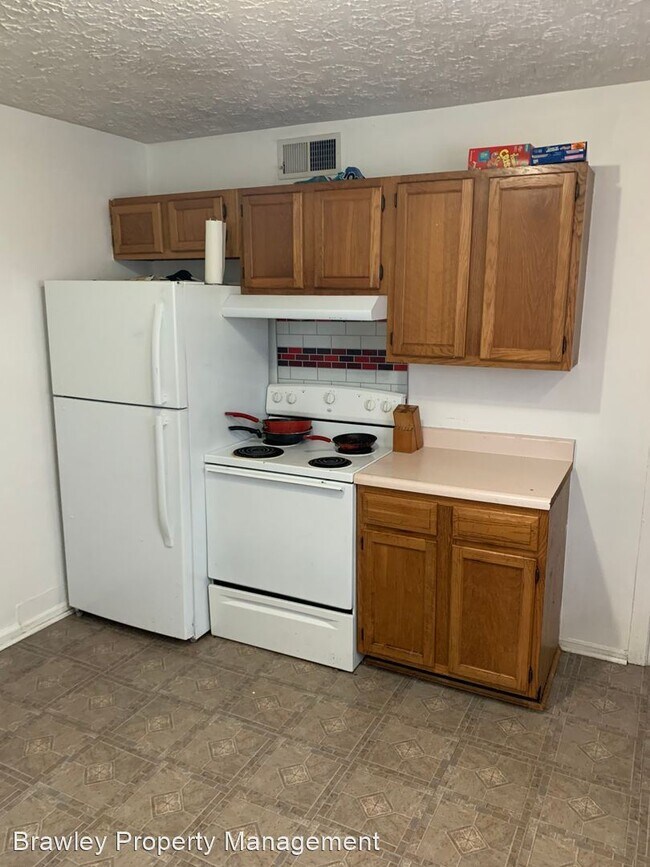 Photo - 4 br, 2 bath House - 1302 N Woodburn Ave