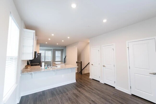 Photo - 2816-2816 Evansgreen Dr