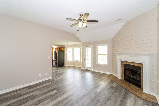 Photo - 5746 Oakley St